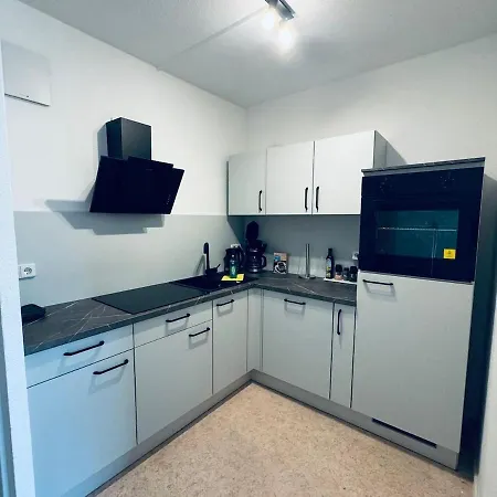 Charmante 2 Raumwohnung Mit Balkon, Kueche & Waschmaschine Apartament *