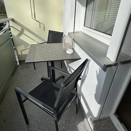 Charmante 2 Raumwohnung Mit Balkon, Kueche & Waschmaschine * Chemnitz