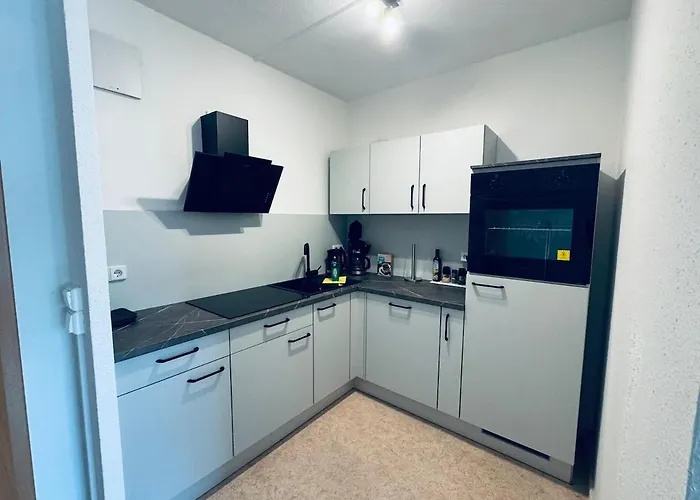 Charmante 2 Raumwohnung Mit Balkon, Kueche & Waschmaschine Apartment *