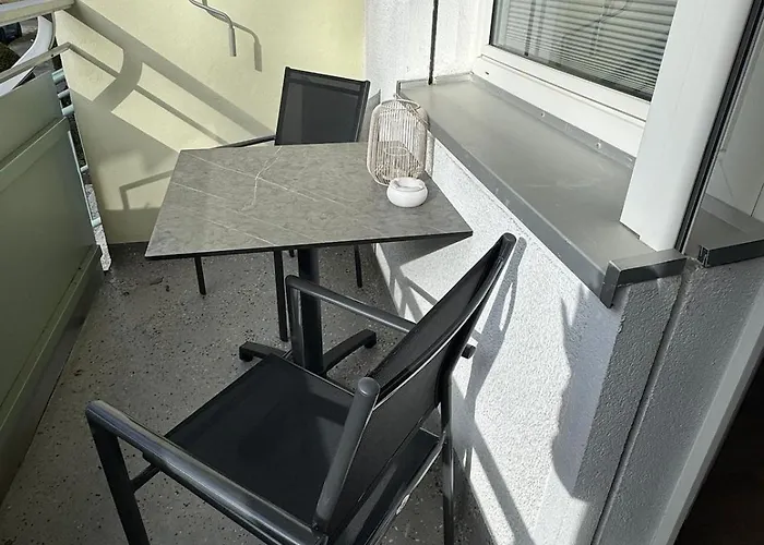 Charmante 2 Raumwohnung Mit Balkon, Kueche & Waschmaschine * Chemnitz